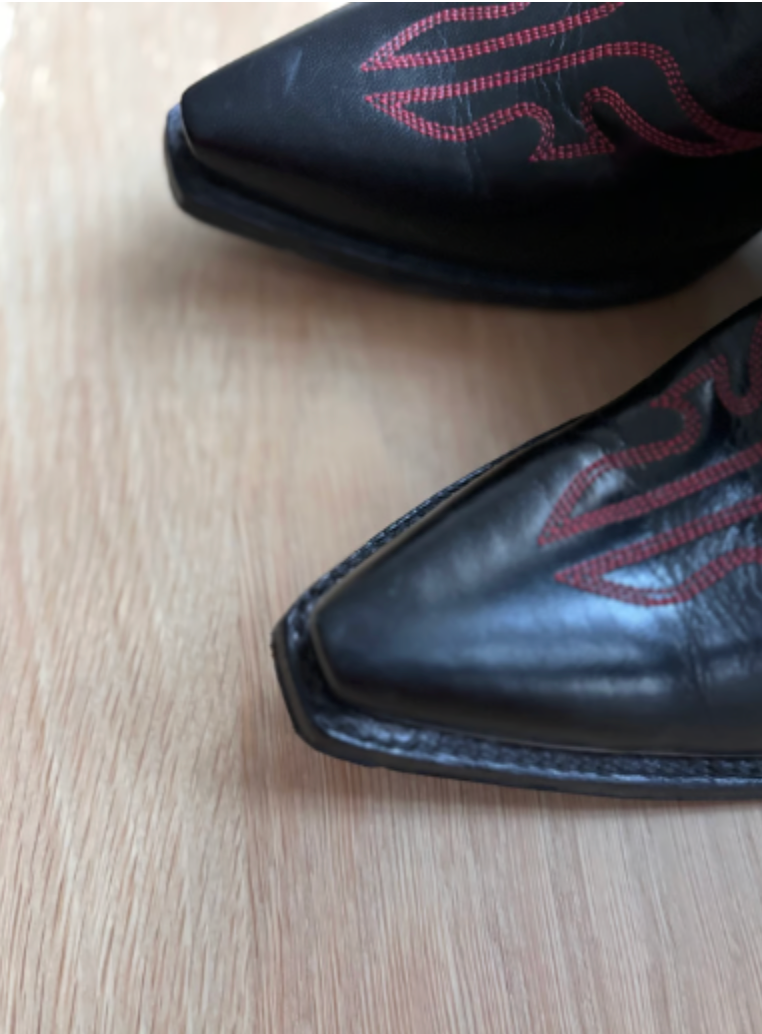 Frye Boots Daisy Duke Black Red Western Cowboy Studded Leather Women’s 7.5